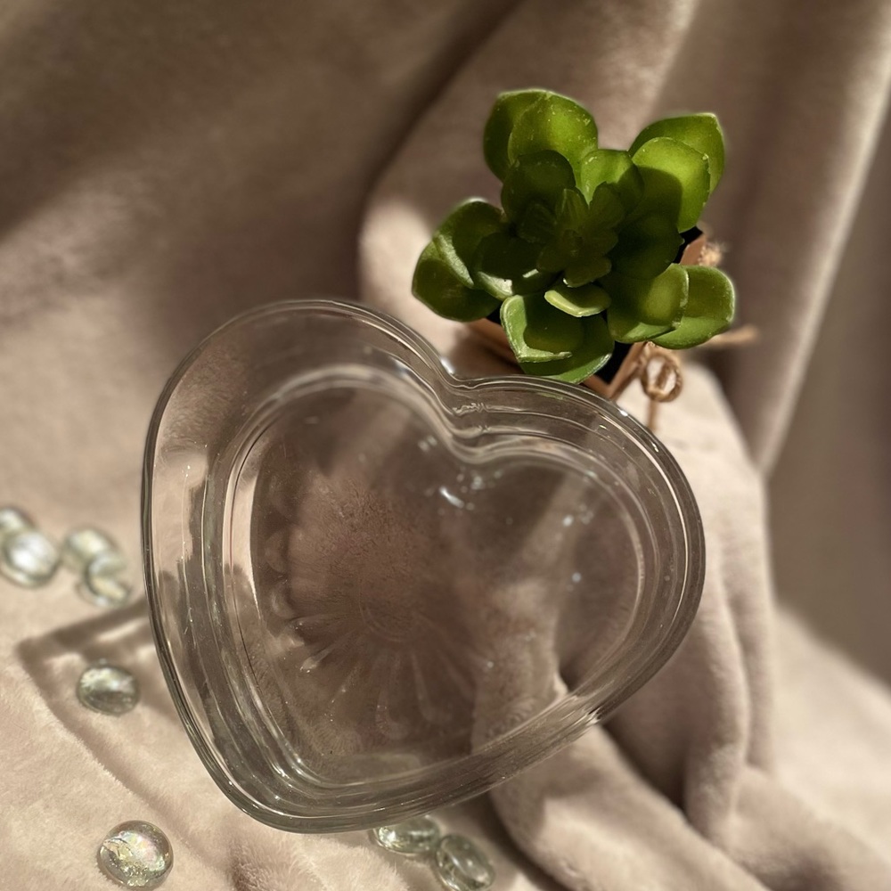 ‼️3/$33‼️ ✨🍶HEART SHAPED GLASS BOWL🍶✨